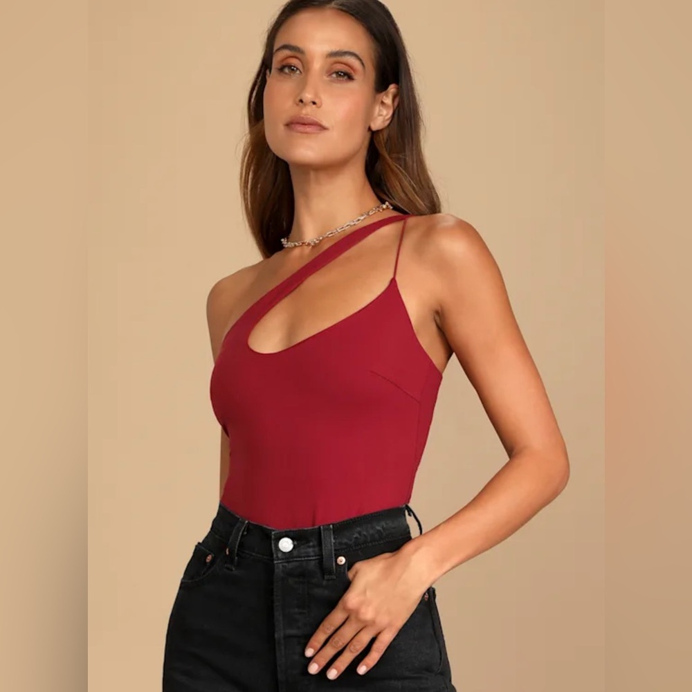 Lulu’s Asymmetrical One-Shoulder Bodysuit